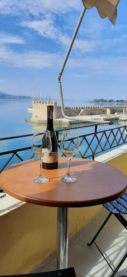 Dr. J. Spon Apartment Nafpaktos エクステリア 写真
