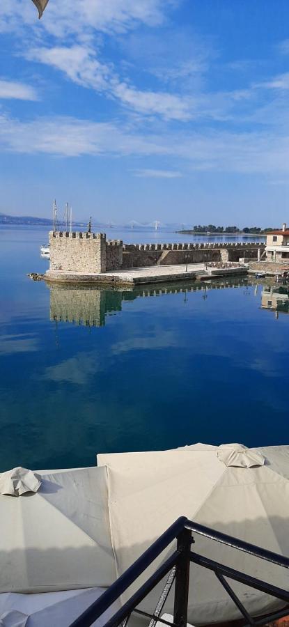Dr. J. Spon Apartment Nafpaktos エクステリア 写真